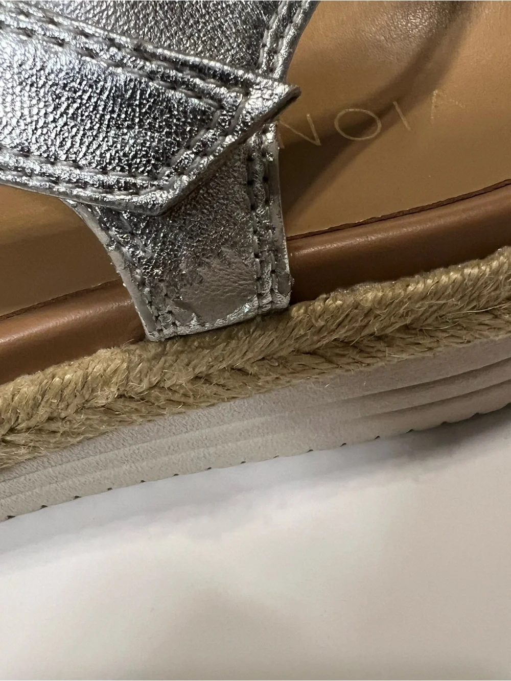 WHOOPS! NWOB $135 Vionic MAR Sandals Size 8 – Damaged